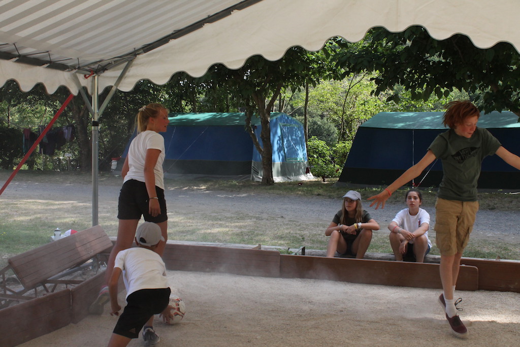 Village Camps International Summer Camp Ardèche, France 2019-07-26 https://www.villagecamps.com/journals_admin/images/2227-4410-SportsDay2 copy.jpg